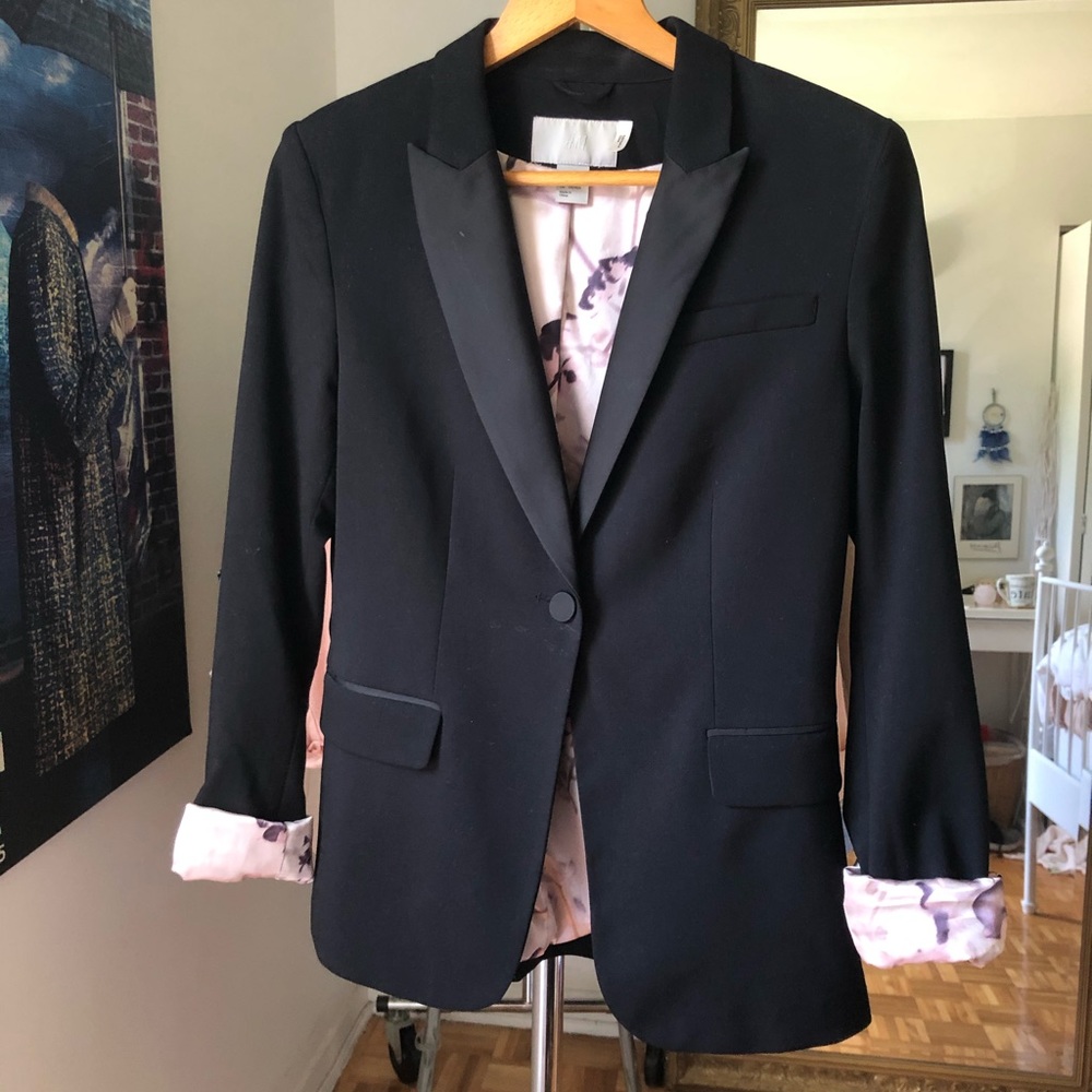 Fitted black blazer from HM size 10